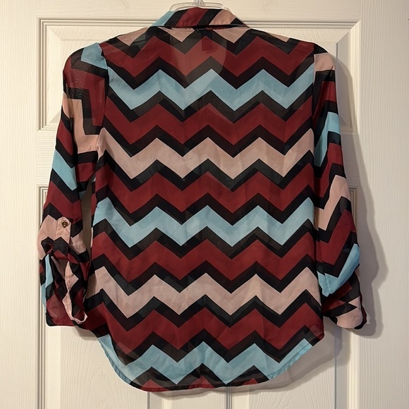 Charlotte Russe Chevron Stripe Button Down Blouse Small - Picture 4 of 4